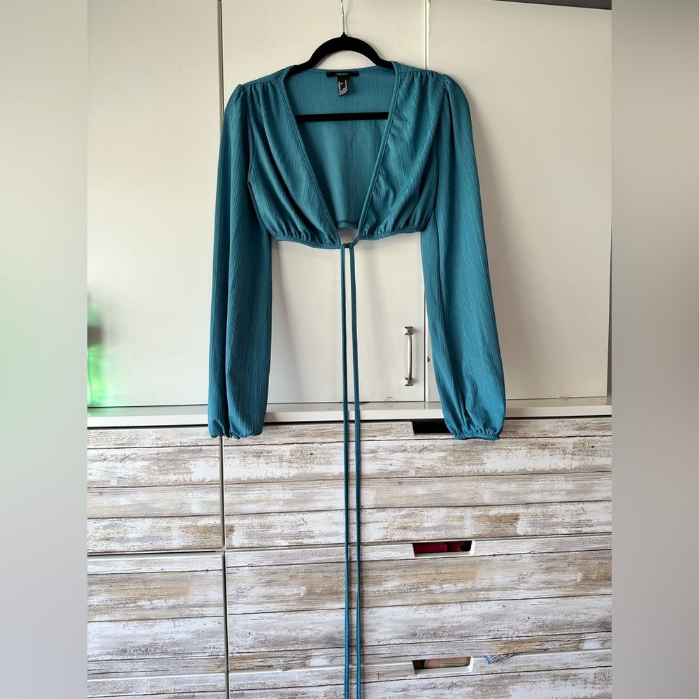 💚 Forever 21 Teal Tie Front Crop Top Long Sleeve Size M
